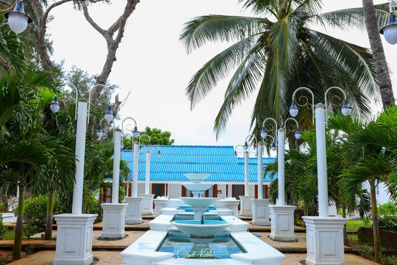 Ceylonta Beach Resort And Spa Hambantota Bagian luar foto