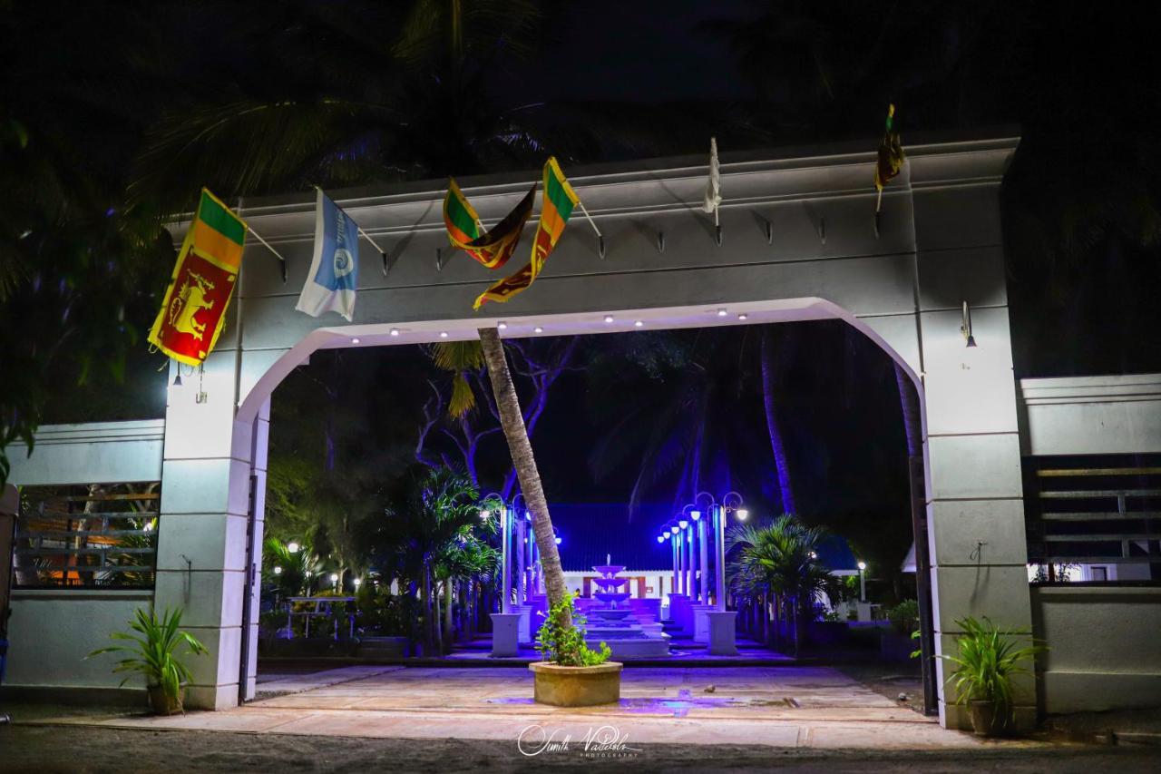 Ceylonta Beach Resort And Spa Hambantota Bagian luar foto