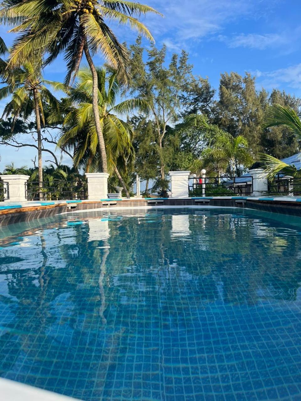 Ceylonta Beach Resort And Spa Hambantota Bagian luar foto