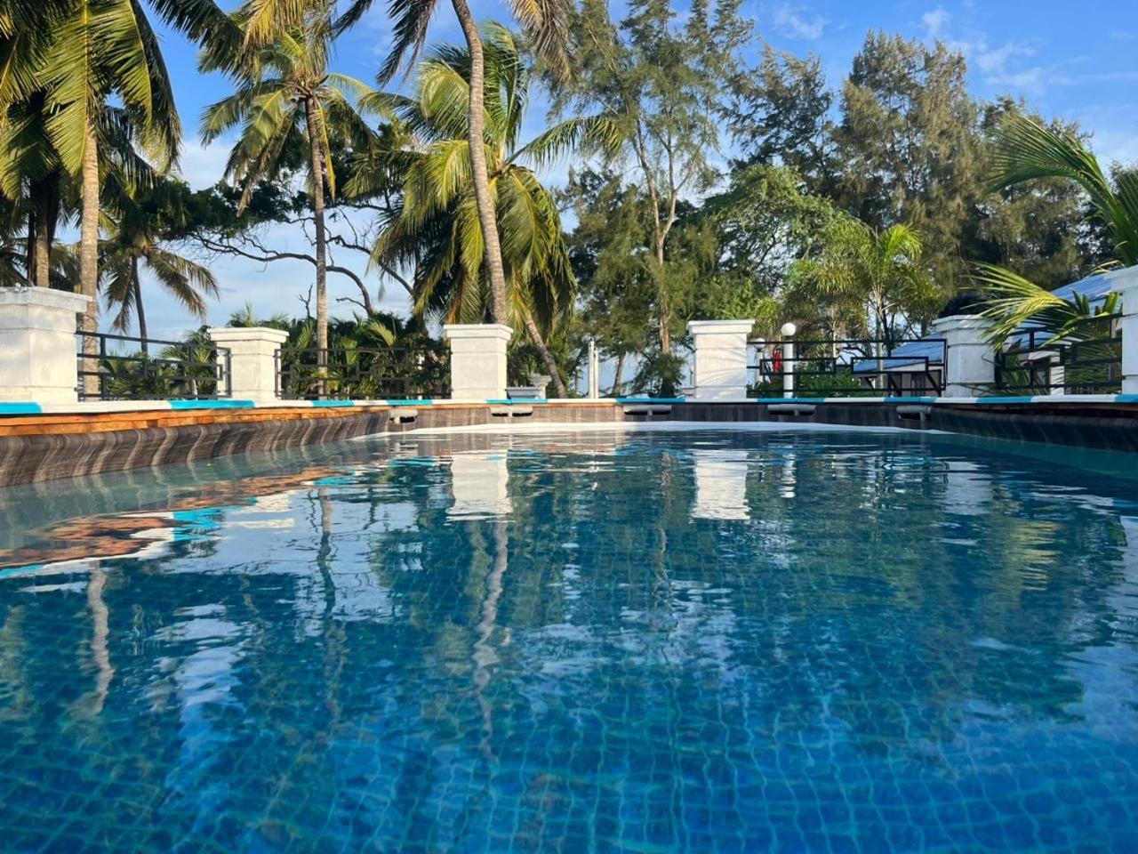 Ceylonta Beach Resort And Spa Hambantota Bagian luar foto